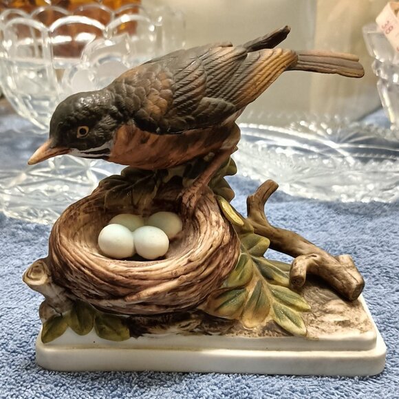 Vintage Lefton, Porcelain Robin Figurine . Hand Painted. Made in Japan - Picture 3 of 9